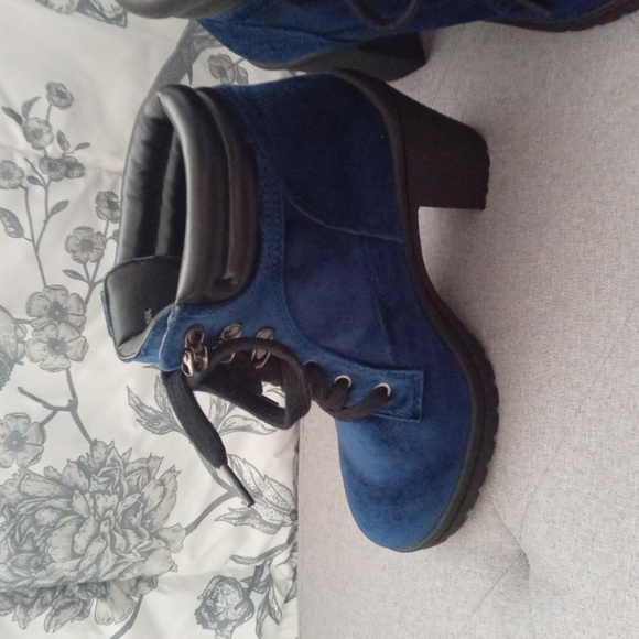 Shoes - Picture 3 of 5